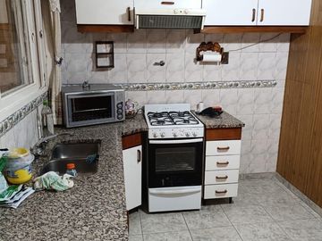Casa en venta de 5 dormitorios c/ cochera en Lomas del Mirador APTO CREDITO