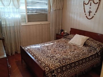 Casa en venta de 5 dormitorios c/ cochera en Lomas del Mirador APTO CREDITO