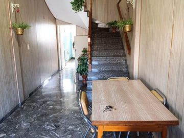 Casa en venta de 5 dormitorios c/ cochera en Lomas del Mirador APTO CREDITO