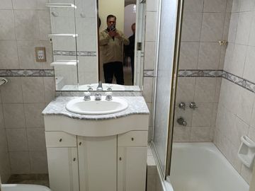 Casa en venta de 5 dormitorios c/ cochera en Lomas del Mirador APTO CREDITO