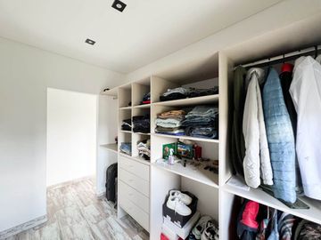 VENTA CASA DE 4 AMBIENTE EN BARRIO SAN SEBASTIAN