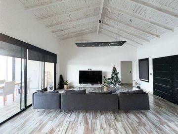 VENTA CASA DE 4 AMBIENTE EN BARRIO SAN SEBASTIAN