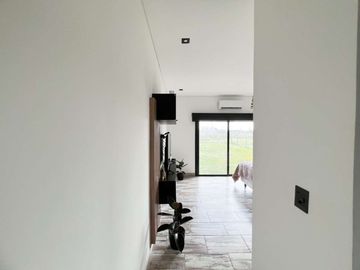 VENTA CASA DE 4 AMBIENTE EN BARRIO SAN SEBASTIAN