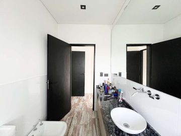 VENTA CASA DE 4 AMBIENTE EN BARRIO SAN SEBASTIAN