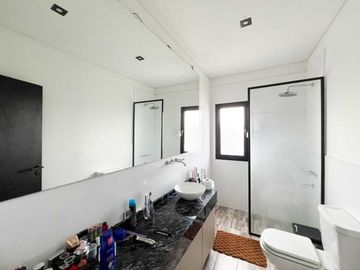 VENTA CASA DE 4 AMBIENTE EN BARRIO SAN SEBASTIAN