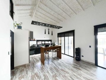 VENTA CASA DE 4 AMBIENTE EN BARRIO SAN SEBASTIAN