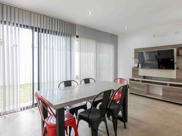 CASA 3 AMBIENTES DUPLEX COCHERA CANNING