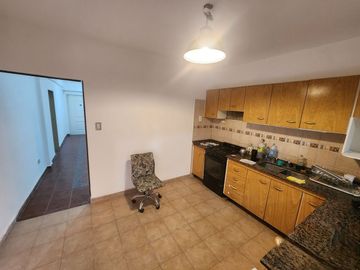 VENTA CASA 4 AMB EN MORENO CON PARQUE Y GARAGE