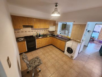 VENTA CASA 4 AMB EN MORENO CON PARQUE Y GARAGE