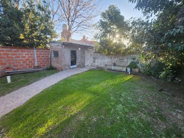 VENTA CASA 4 AMB EN MORENO CON PARQUE Y GARAGE