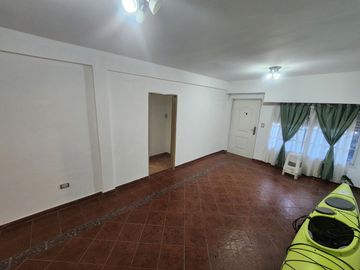 VENTA CASA 4 AMB EN MORENO CON PARQUE Y GARAGE