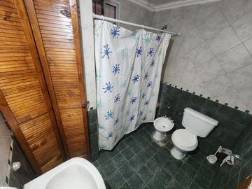 VENTA CASA 4 AMB EN MORENO CON PARQUE Y GARAGE