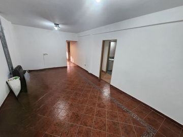 VENTA CASA 4 AMB EN MORENO CON PARQUE Y GARAGE
