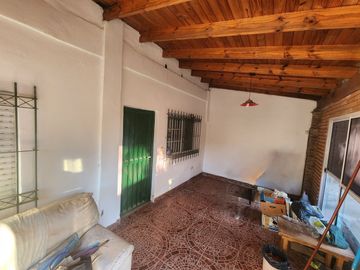 VENTA CASA 4 AMB EN MORENO CON PARQUE Y GARAGE