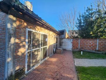 VENTA CASA 4 AMB EN MORENO CON PARQUE Y GARAGE
