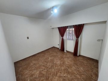 VENTA CASA 4 AMB EN MORENO CON PARQUE Y GARAGE