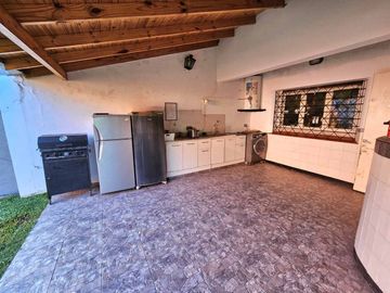 EL PALOMAR VENTA- CASA 4 amb con jardin y cochera