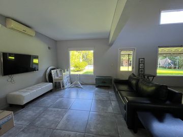 Venta Casa en Bo Septiembre con pileta