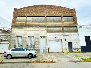 Galpón-Deposito-Cocheras-Casa en VENTA La Plata