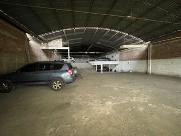 Galpón-Deposito-Cocheras-Casa en VENTA La Plata