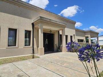 Venta Casa 7 ambientes en Fincas San Vicente