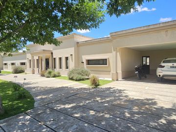 Venta Casa 7 ambientes en Fincas San Vicente
