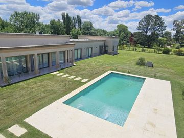 Venta Casa 7 ambientes en Fincas San Vicente