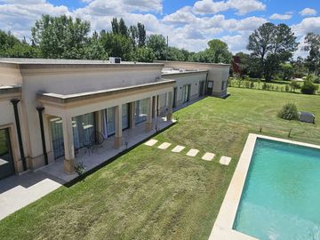 Venta Casa 7 ambientes en Fincas San Vicente