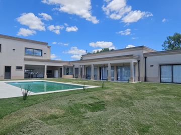 Venta Casa 7 ambientes en Fincas San Vicente