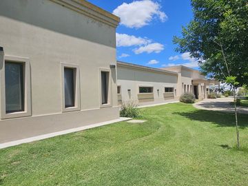 Venta Casa 7 ambientes en Fincas San Vicente