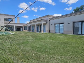 Venta Casa 7 ambientes en Fincas San Vicente