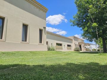 Venta Casa 7 ambientes en Fincas San Vicente