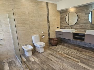 Venta Casa 7 ambientes en Fincas San Vicente