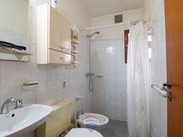 VENTA CASA MAS 2 DPTOS Y MONOAMBIENTE SMATA