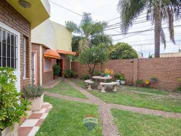 VENTA CASA MAS 2 DPTOS Y MONOAMBIENTE SMATA