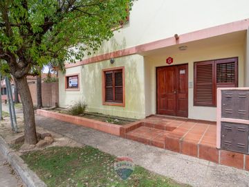 VENTA CASA MAS 2 DPTOS Y MONOAMBIENTE SMATA