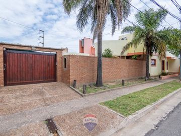 VENTA CASA MAS 2 DPTOS Y MONOAMBIENTE SMATA