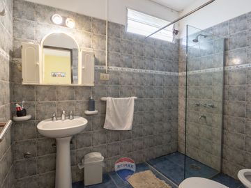 VENTA CASA MAS 2 DPTOS Y MONOAMBIENTE SMATA