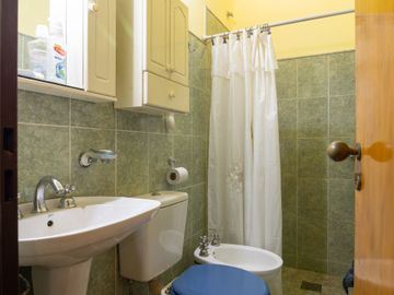 VENTA CASA MAS 2 DPTOS Y MONOAMBIENTE SMATA