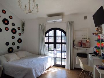 VTA CASA 5 AMB QUIN PILETA VILLA UDAONDO-APTA CRED
