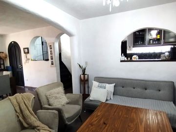 VTA CASA 5 AMB QUIN PILETA VILLA UDAONDO-APTA CRED