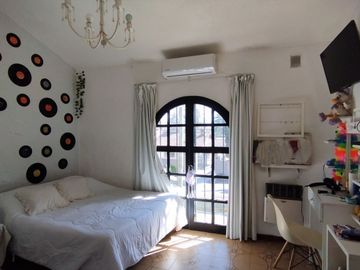 VTA CASA 5 AMB QUIN PILETA VILLA UDAONDO-APTA CRED