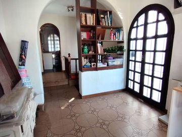 VTA CASA 5 AMB QUIN PILETA VILLA UDAONDO-APTA CRED