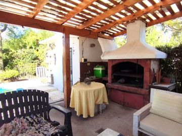 VTA CASA 5 AMB QUIN PILETA VILLA UDAONDO-APTA CRED