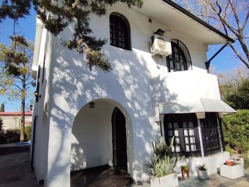 VTA CASA 5 AMB QUIN PILETA VILLA UDAONDO-APTA CRED