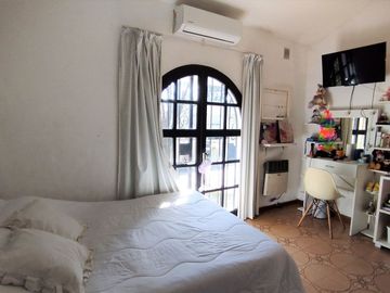 VTA CASA 5 AMB QUIN PILETA VILLA UDAONDO-APTA CRED