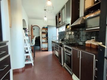 VTA CASA 5 AMB QUIN PILETA VILLA UDAONDO-APTA CRED
