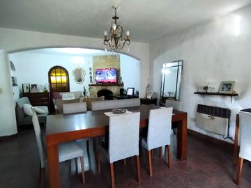 VTA CASA 5 AMB QUIN PILETA VILLA UDAONDO-APTA CRED