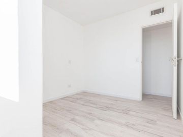 PISO DE CATEGORÍA 4 AMB CON COCHERA - FINANCIACIÓN