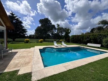 CASA CON VISTA AL GOLF LA TRANQUERA BARRIO ABRIL